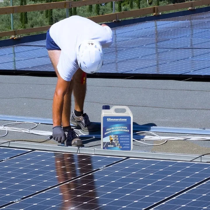 Solutie de curatare a panourilor solare si fotovoltaice concentrat la 5 litri-indepartarea eficienta si sigura a murdariei de pe suprafata panourilor -lichidul nu lasa urme sau reziduuri, maximizand a [1]