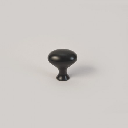 Buton 13151, finisaj Negru. [1]