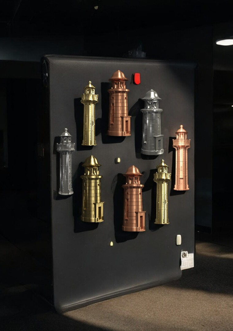 Magnet decorativ 3d reconstituit Farul Maritim Vechi din Mangalia. Culoare cupru, bronz auriu sau silver. [3]