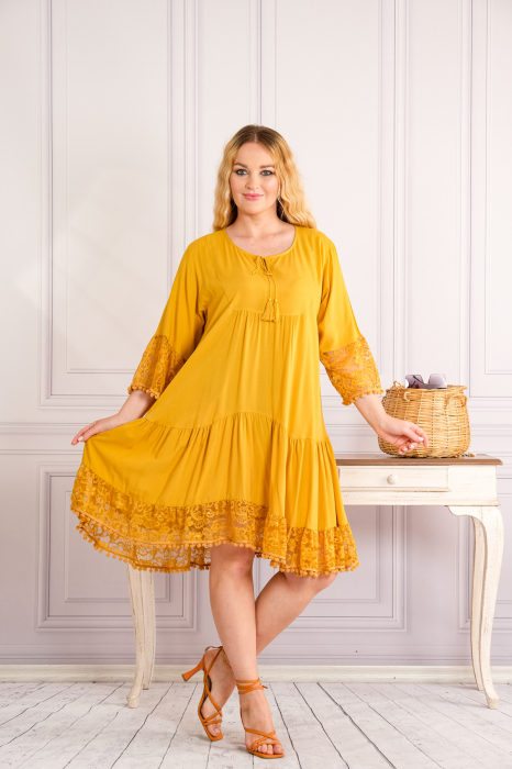 Rochie Galbena Boho Chic Cu Aplicatie Din Dantela Si Volane