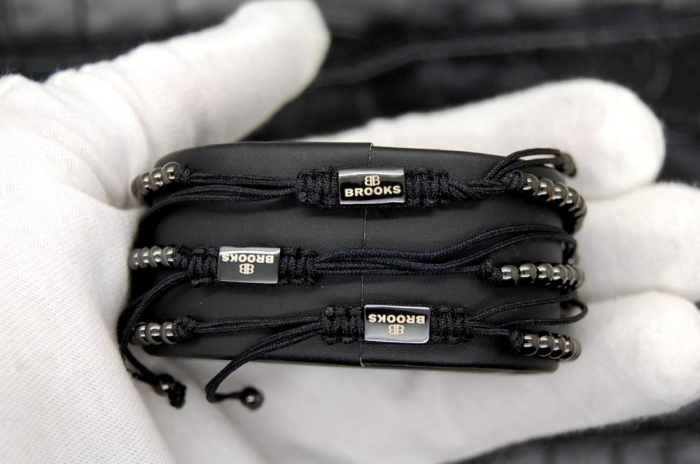 Brooks All Black Eye Woman Set [5]