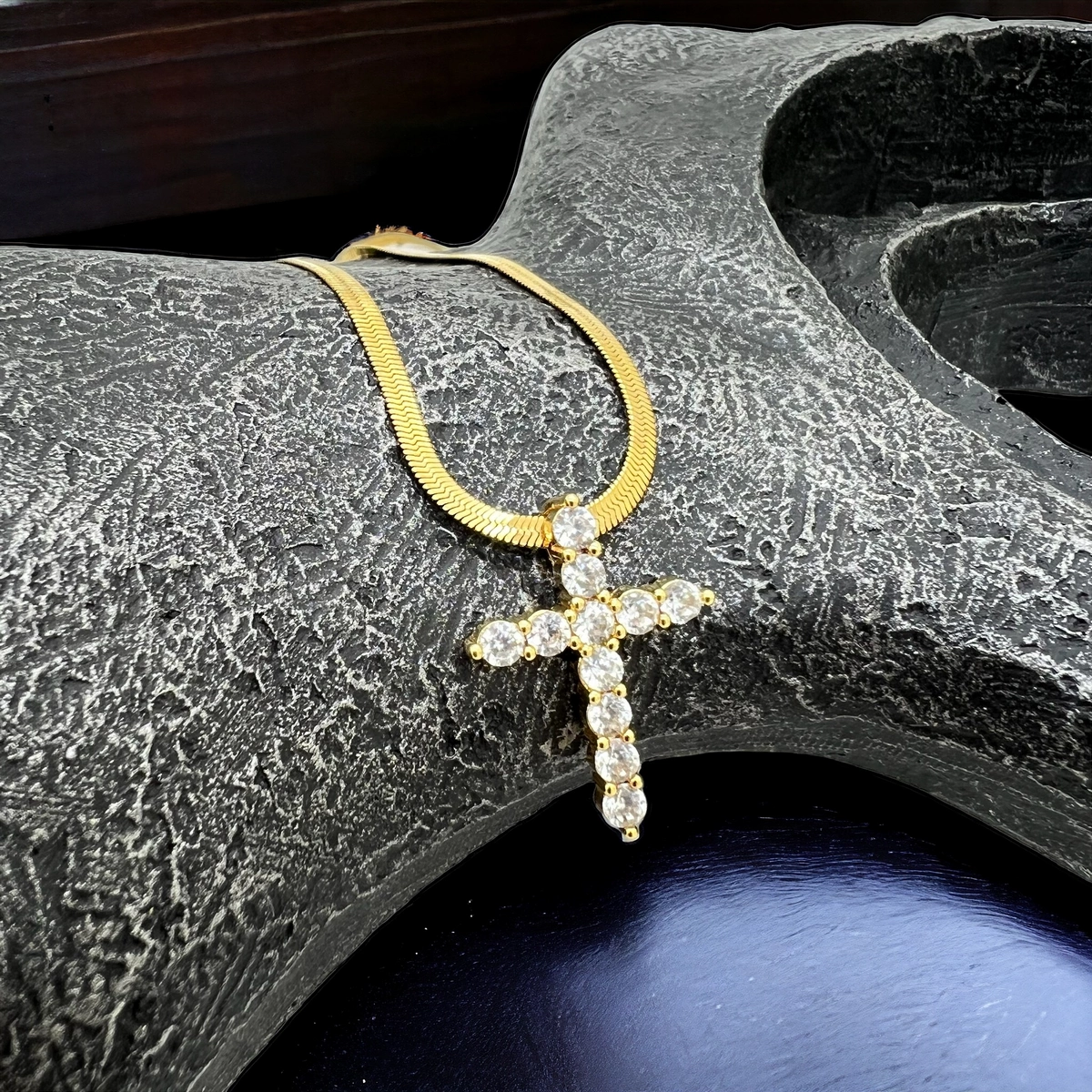 Lant Brooks Gold Snake Diamond Cross [3]
