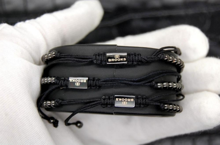 Brooks All Black Eye Woman Set [4]