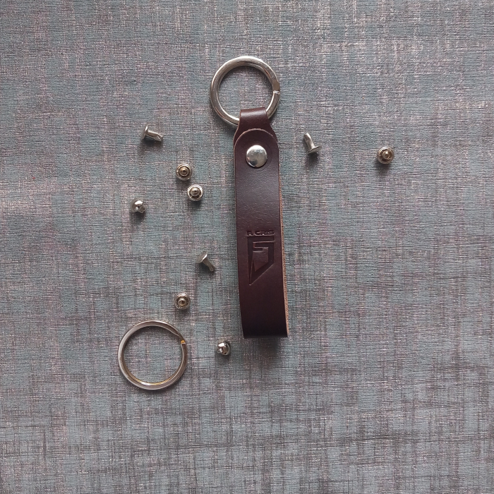 Breloc din piele naturală inspirat din tradițiile Maramureșului – Fcris [2]