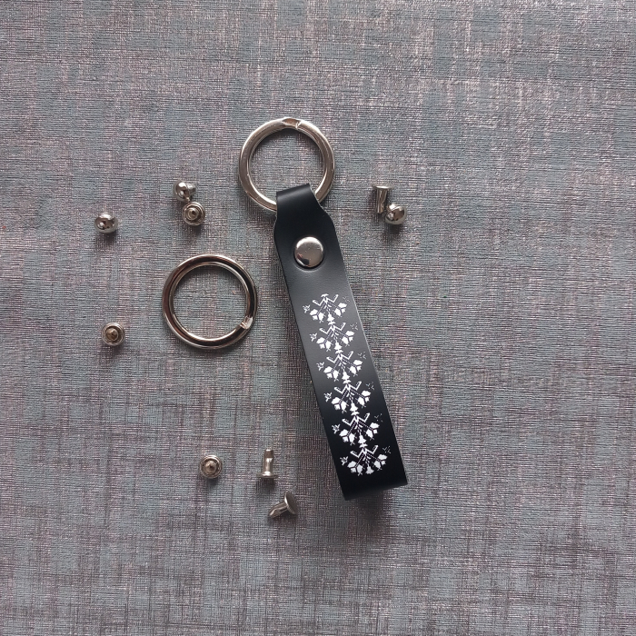 Breloc din piele naturală inspirat din tradițiile Maramureșului – Fcris [1]