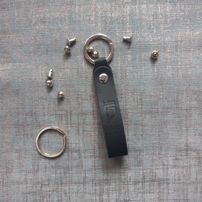 Breloc din piele naturală inspirat din tradițiile Maramureșului – Fcris [2]