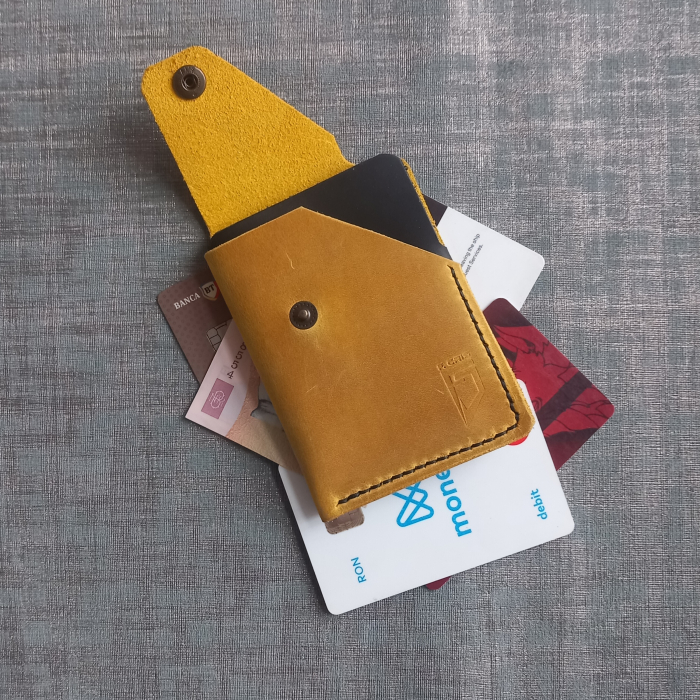 Portcard din piele naturală galben cu negru – design minimalist cu capsă [3]