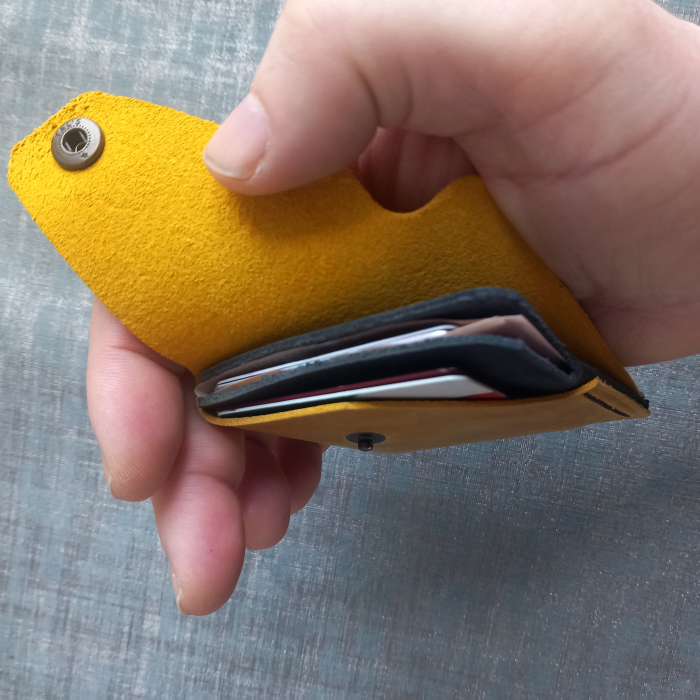 Portcard din piele naturală galben cu negru – design minimalist cu capsă [4]