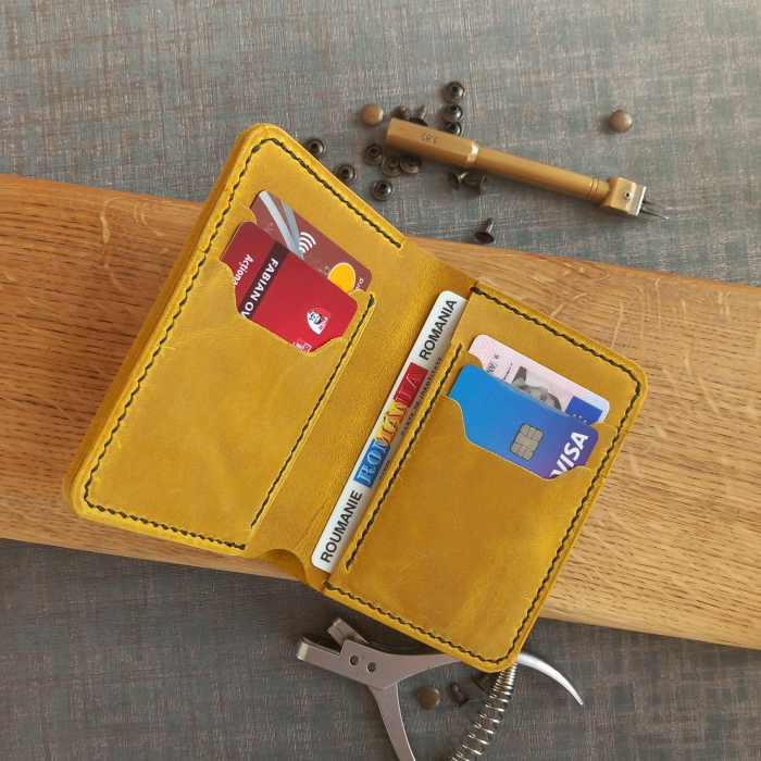 Portofel handmade , cusut manual  , vertical din piele naturala [3]