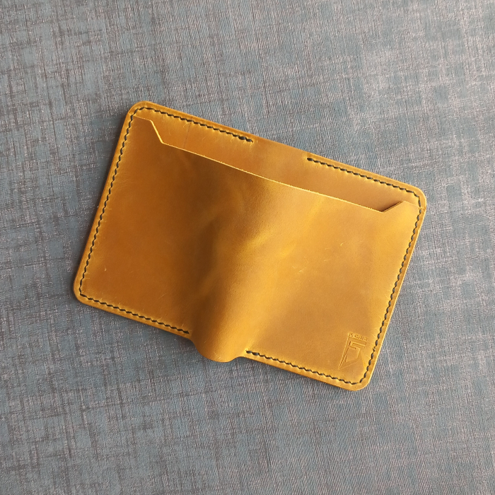 Portofel lucrat manual si cusut manual, din piele naturala,   cu buzunar exterior pentru bani, 12x9.5x1cm [5]