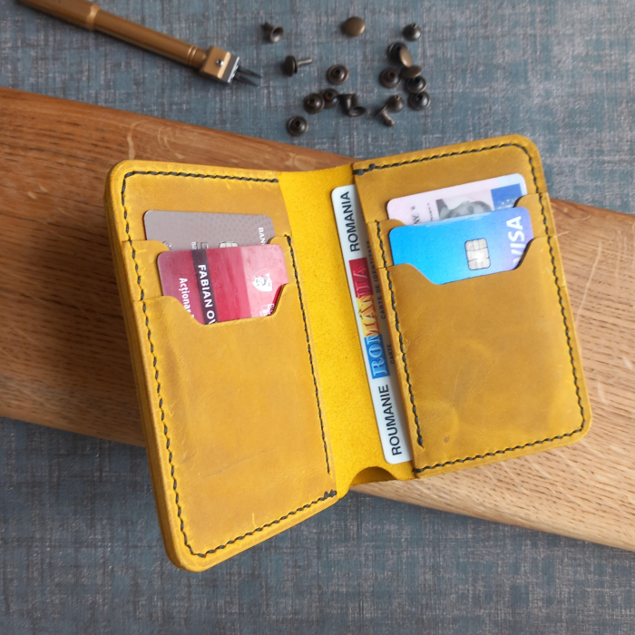 Portofel lucrat manual si cusut manual, din piele naturala,   cu buzunar exterior pentru bani, 12x9.5x1cm [4]