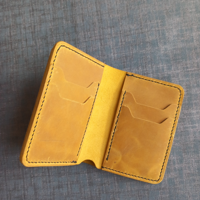 Portofel lucrat manual si cusut manual, din piele naturala,   cu buzunar exterior pentru bani, 12x9.5x1cm [7]