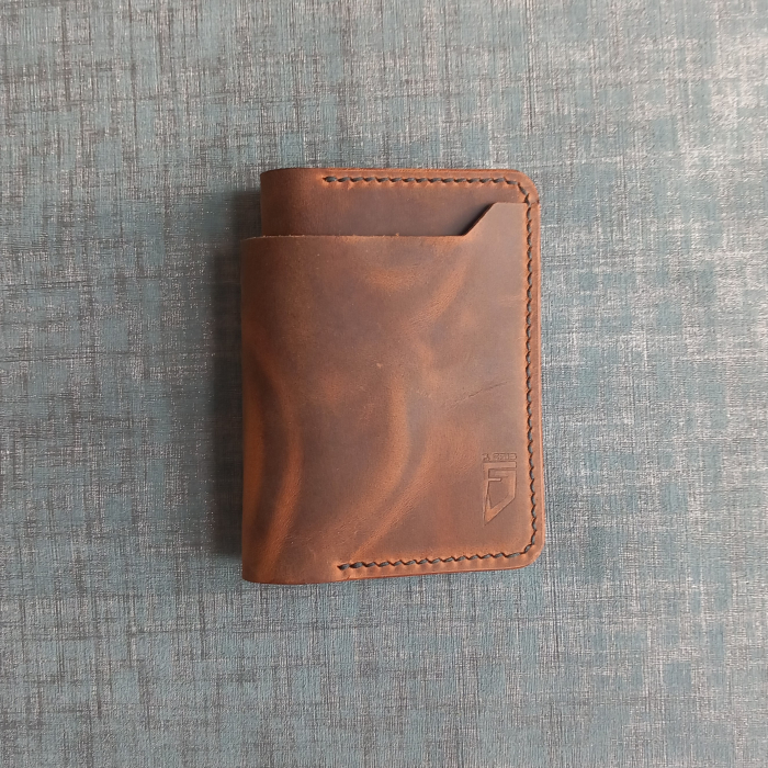 Portofel lucrat manual si cusut manual, din piele naturala,   cu buzunar exterior pentru bani, 12x9.5x1cm [1]