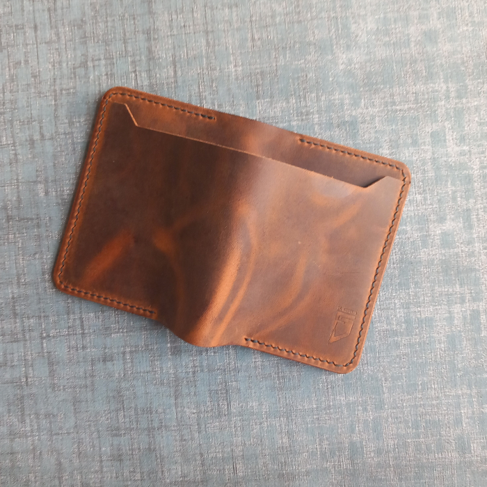 Portofel lucrat manual si cusut manual, din piele naturala,   cu buzunar exterior pentru bani, 12x9.5x1cm [3]