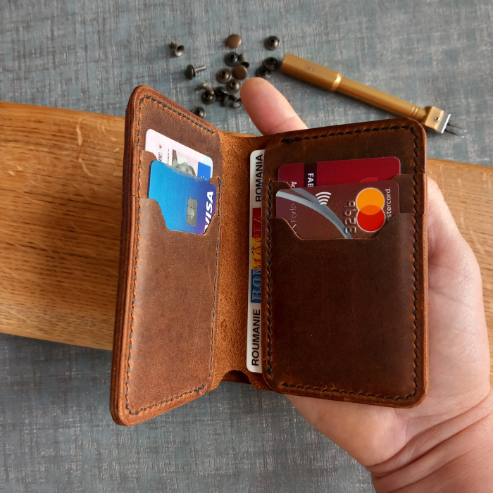 Portofel lucrat manual si cusut manual, din piele naturala,   cu buzunar exterior pentru bani, 12x9.5x1cm [5]