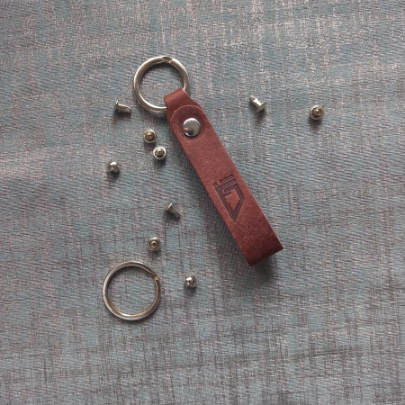 Breloc din piele naturală inspirat din tradițiile Maramureșului – Fcris [1]