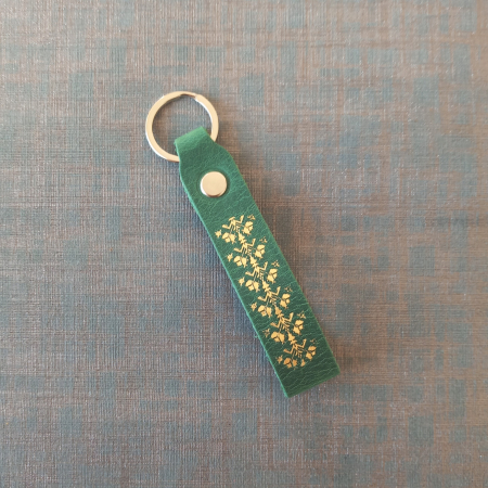 DOR DE MARAMURES - Breloc din piele naturală inspirat din tradițiile Maramureșului – Fcris