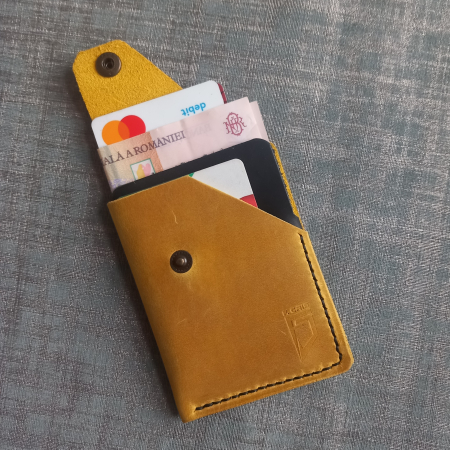Portcard din piele naturală galben cu negru – design minimalist cu capsă [5]