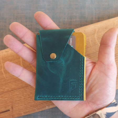 Portofele - Portcard cu inchidere – design minimalist cu capsă