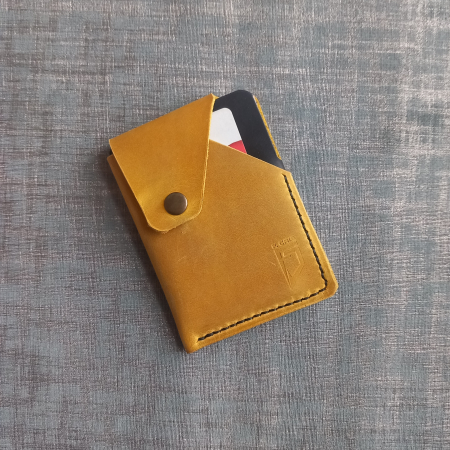 Portcard din piele naturală galben cu negru – design minimalist cu capsă [6]