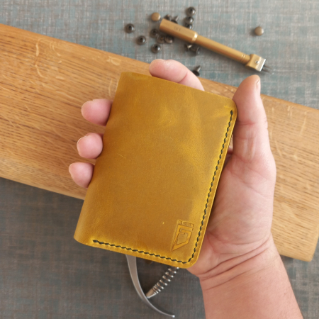 Portofel lucrat manual si cusut manual, din piele naturala,   cu buzunar exterior pentru bani, 12x9.5x1cm [2]