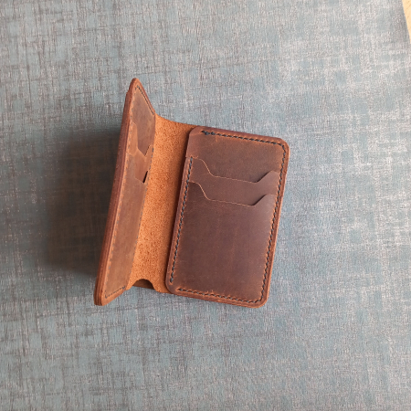 Portofel lucrat manual si cusut manual, din piele naturala,   cu buzunar exterior pentru bani, 12x9.5x1cm [3]