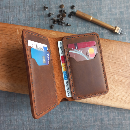 Portofel lucrat manual si cusut manual, din piele naturala,   cu buzunar exterior pentru bani, 12x9.5x1cm [1]