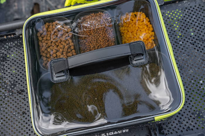 Set Geanta cu Bacuri de Nada Matrix Bait Storage Tray [14]