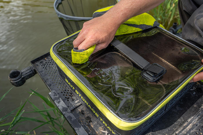 Set Geanta cu Bacuri de Nada Matrix Bait Storage Tray [13]