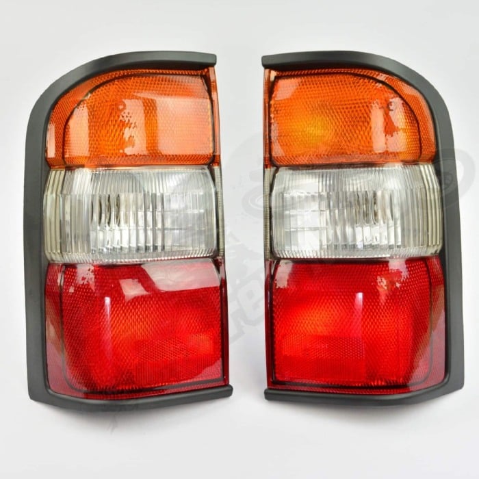 Lampa Spate Stanga Nissan Patrol Y61 98-05 [1]