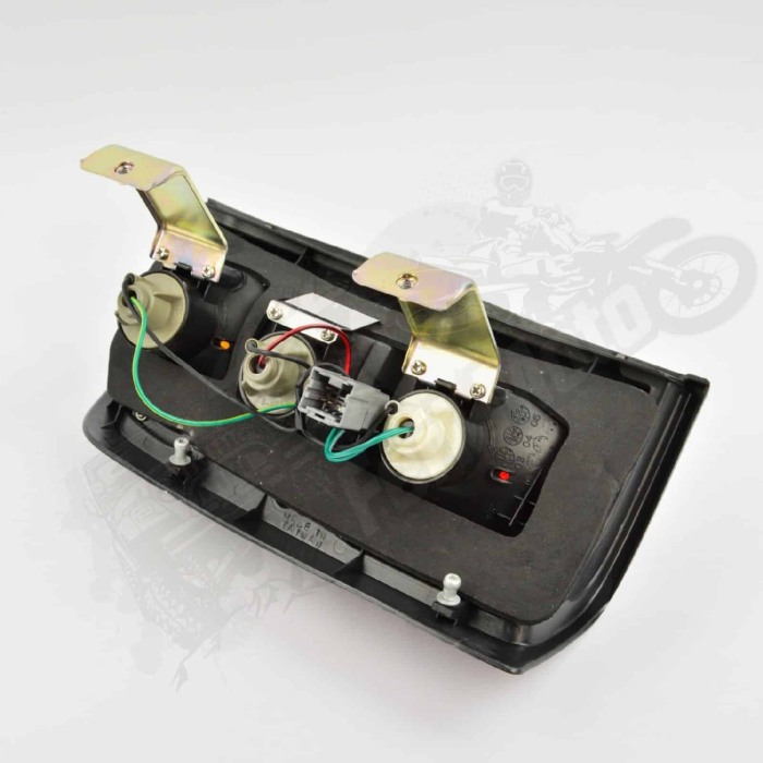 Lampa Spate Stanga Nissan Patrol Y61 98-05 [3]