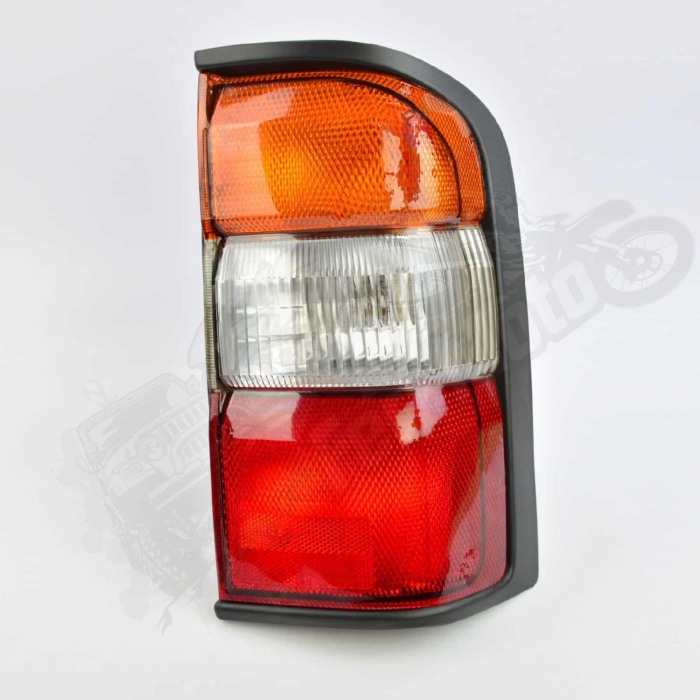 Lampa Spate Stanga Nissan Patrol Y61 98-05 [4]