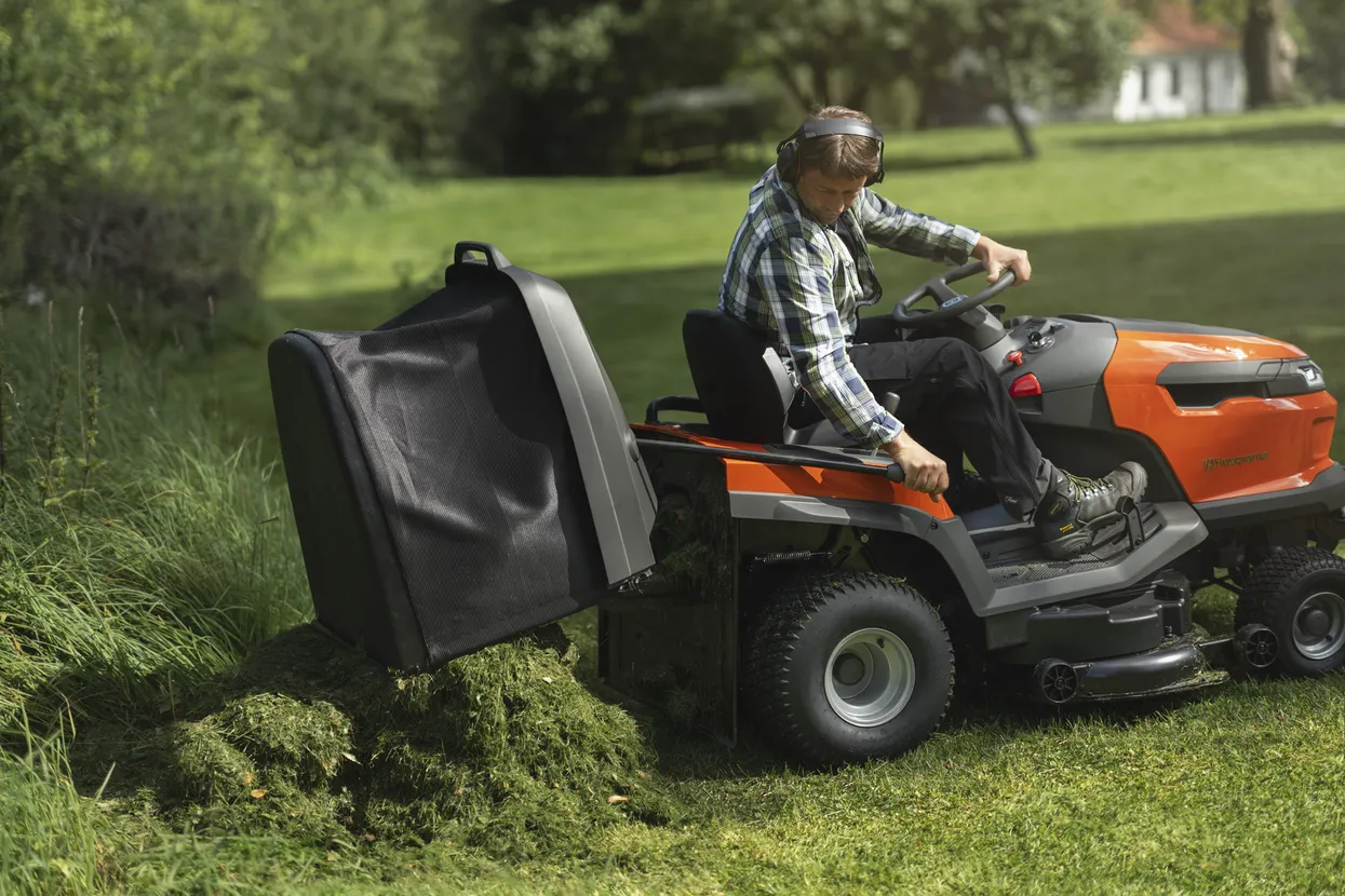 Tractor pentru tuns gazonul Husqvarna TC 220T+ CADOU Pompa PW235 [5]