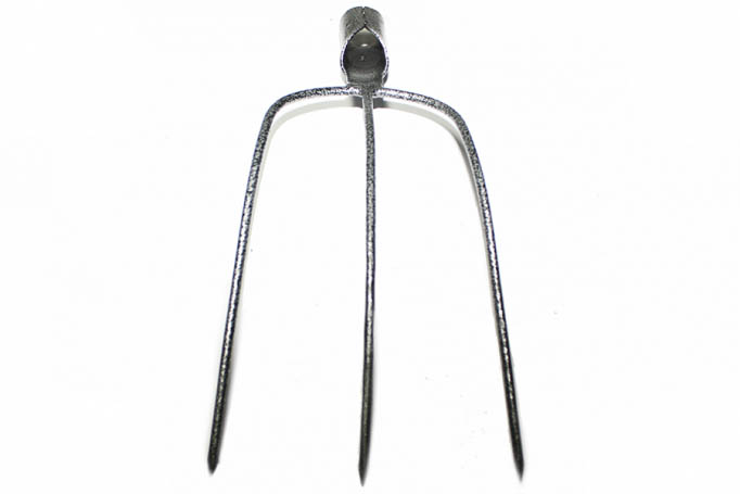 Furca cu 3 coarne din metal [1]