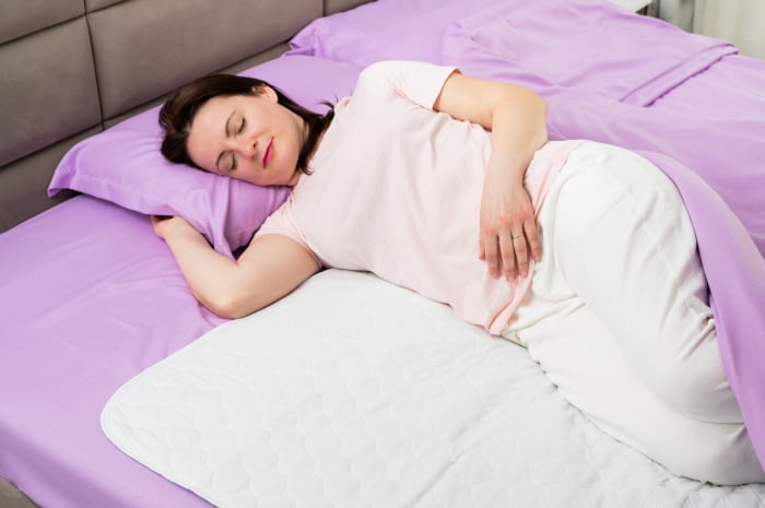 Aleza FizioTab® cu ARIPIOARE, Protectie Saltea Impermeabila/Reutilizabila, pentru Pacienti cu Incontinenta, Adulti si Copii, Lavabila, 90 x 85 cm, Albastru [6]