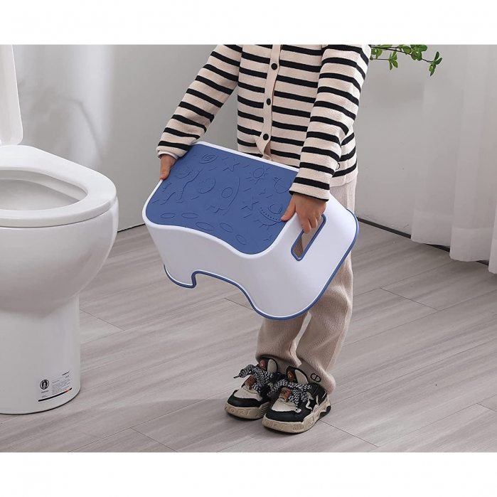 Scaunel Inaltator FizioTab® Space cu Suprafata Antialunecare si Manere, tip Taburet, Utilizare la Chiuveta, Baie sau in Bucatarie, Albastru Cosmic [6]