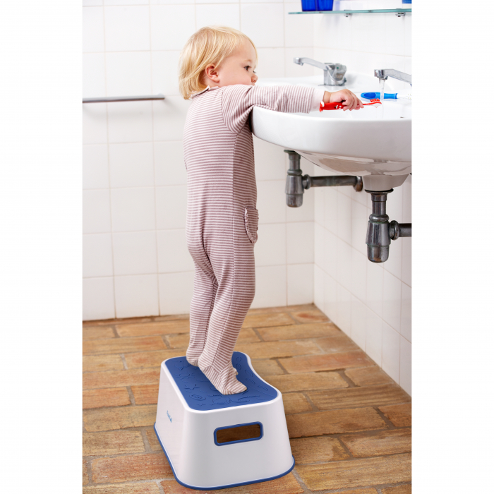 Scaunel Inaltator FizioTab® Space cu Suprafata Antialunecare si Manere, tip Taburet, Utilizare la Chiuveta, Baie sau in Bucatarie, Albastru Cosmic [2]