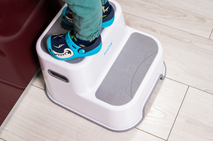 Scaunel Inaltator WC in Doua Trepte FizioTab®, cu Suprafata Antialunecare cu Cifre si Litere, Multifunctional, Gri [7]