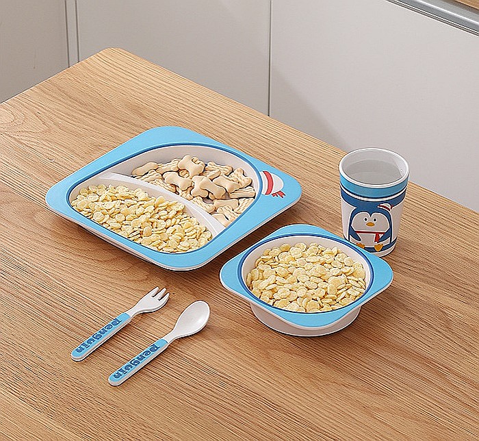 Set de masa si tacamuri pentru copii din fibra de bambus, farfurie 2 compartimente, FizioTab Kids, Pinguin [8]