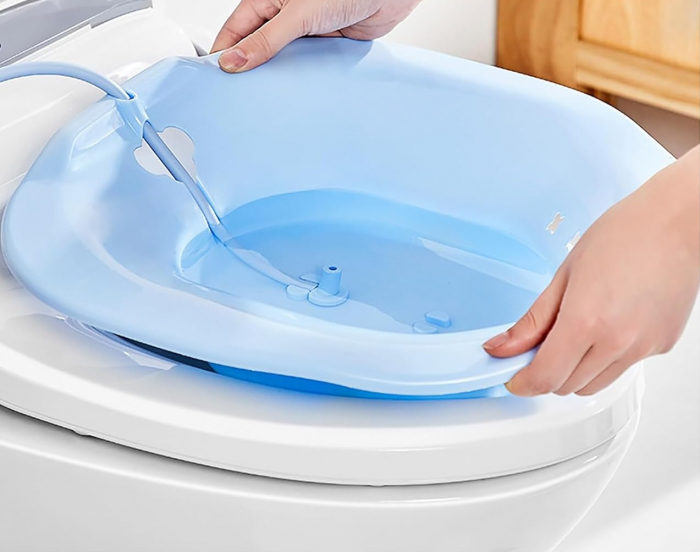 Vas FizioTab® Sitz Bath, pentru Baie de Sezut, tip Lighean pentru Wc, cu Irigator Reglabil, Asigura Igiena Locala si Ameliorarea Simptomelor Provocate de Hemoroizi, Carlig si Saculet Depozitare Inclus [6]