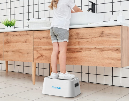 Scaunel Inaltator FizioTab® cu Suprafata Antialunecare si Manere, tip Taburet, Utilizare la Chiuveta, Baie sau in Bucatarie, Gri [1]