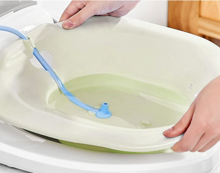 Vas FizioTab® Sitz Bath, pentru Bai de Sezut, tip Lighean pentru Wc, cu Irigator Reglabil, Asigura Igiena Locala si Ameliorarea Simptomelor Provocate de Hemoroizi, Carlig si Saculet Depozitare Incluse [8]