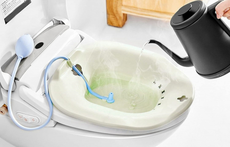Vas FizioTab® Sitz Bath, pentru Bai de Sezut, tip Lighean pentru Wc, cu Irigator Reglabil, Asigura Igiena Locala si Ameliorarea Simptomelor Provocate de Hemoroizi, Carlig si Saculet Depozitare Incluse [6]