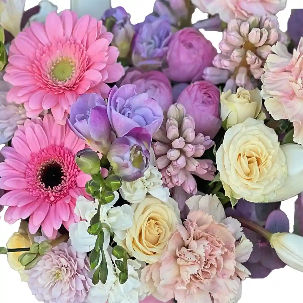 Aranjament Floral Charming – Zambile, Lalele, Frezii si Ranunculus, Fleurange Baia Mare [2]