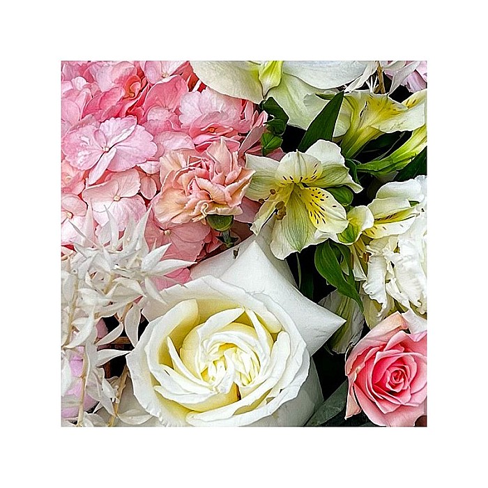 Aranjament Floral Magical cu hortensii și trandafiri în cutie – Fleurange [2]