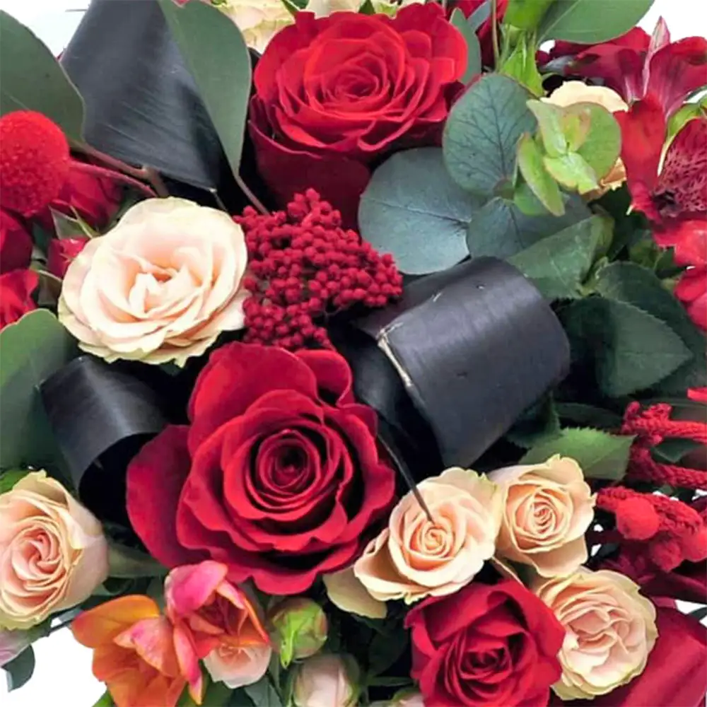 Aranjament Floral Passion – trandafiri roșii, crini peruvieni, mini-rosa, cutie Fleurange Baia Mare [2]