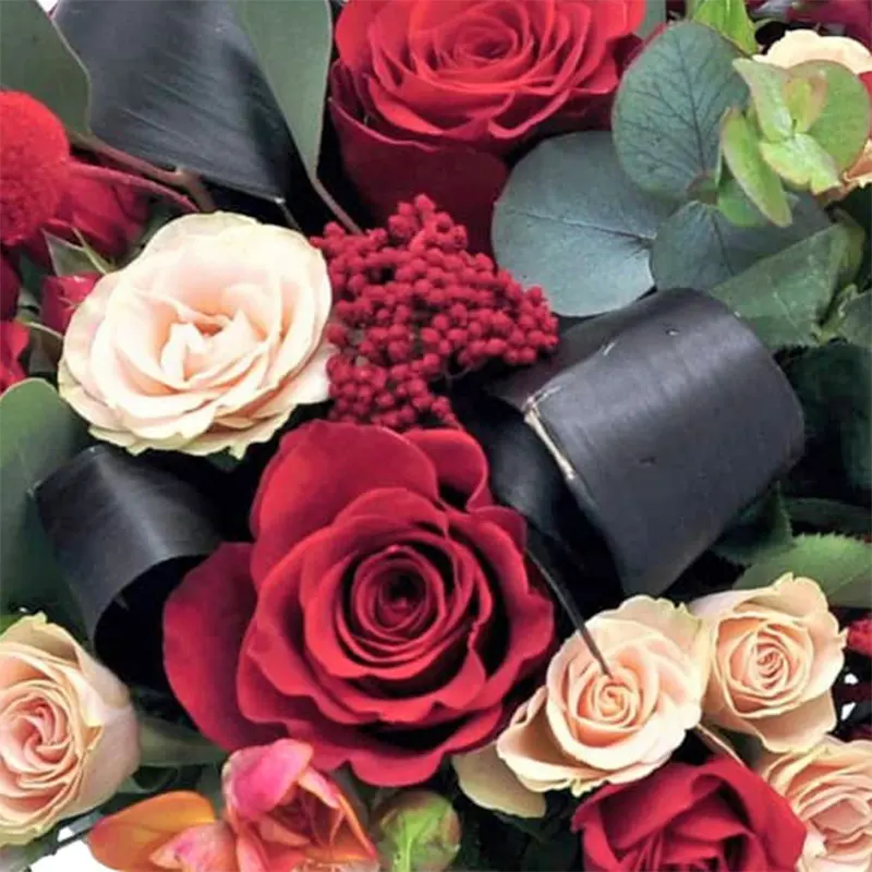 Aranjament Floral Passion – trandafiri roșii, crini peruvieni, mini-rosa, cutie Fleurange Baia Mare [2]