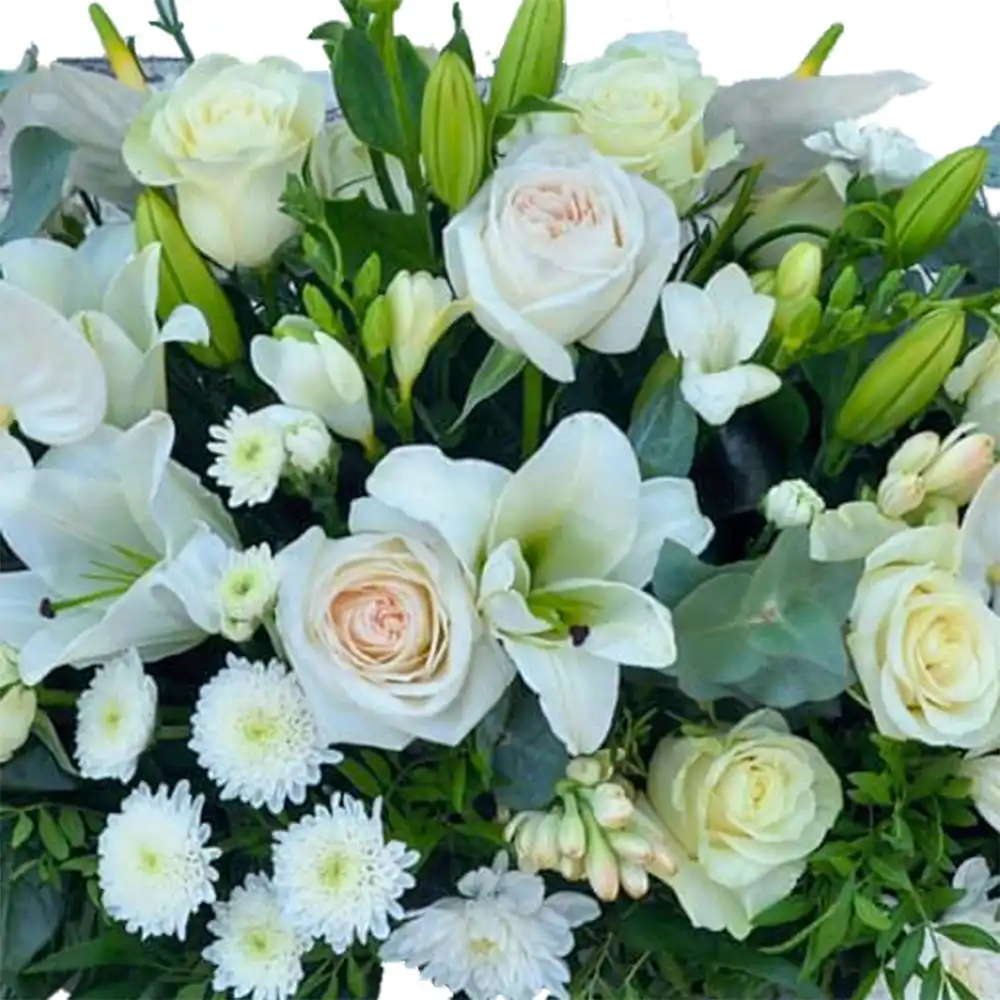 Aranjament Funerar Puritate – crini anthurium trandafiri chrysanteme albe, Fleurange Baia Mare [2]