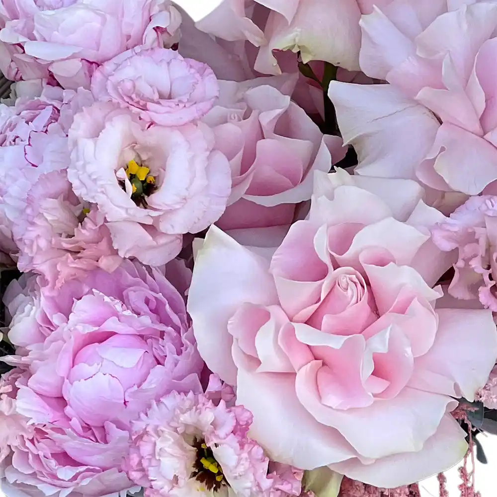 Aranjament Soft – Trandafiri, Bujori și Lisianthus în Cutie Catifea, Fleurange Baia Mare [2]