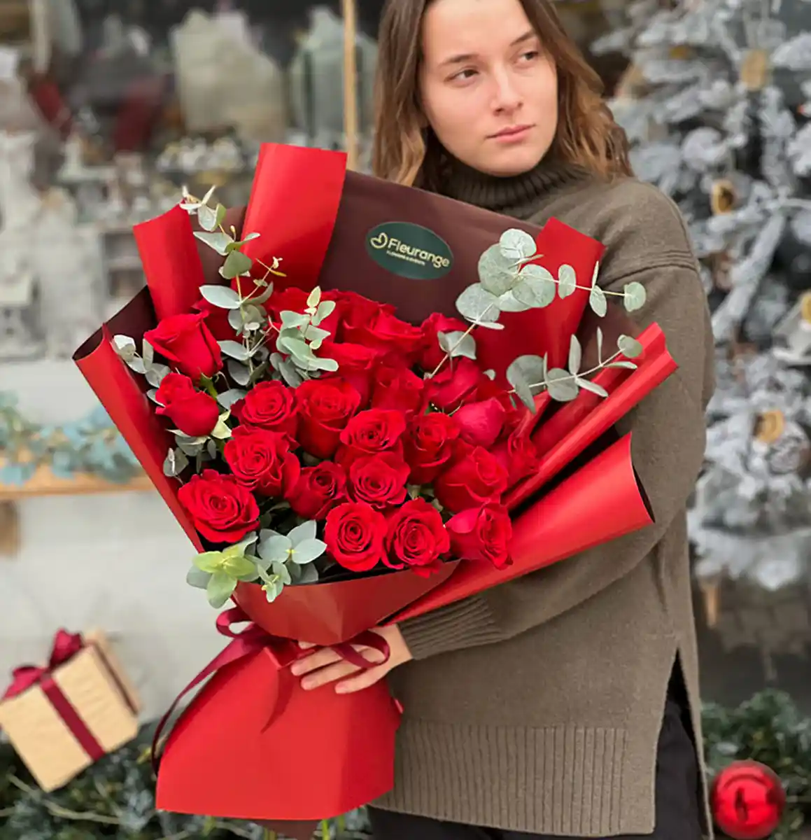 Buchet 25 Trandafiri Rosii si Eucalipt, Fleurange Baia Mare [2]